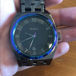 MENS Nixon watch! Great condition, needs battery